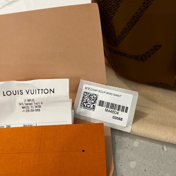 LOUIS VUITTON Reverse Monogram Giant Boite Chapeau Souple Bag - Picture 16 of 16